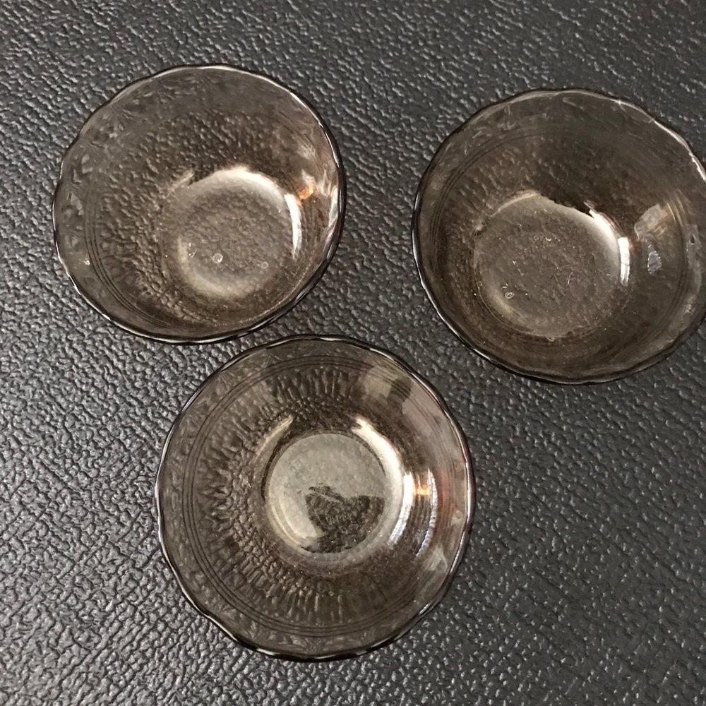 3 Vintage Pyrex Brown Scalloped Small Bowls - Picture 2 of 5